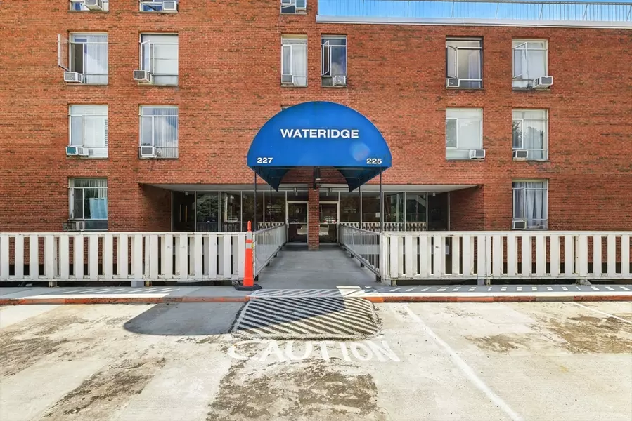 227 Coolidge Ave #214, Watertown, MA 02472
