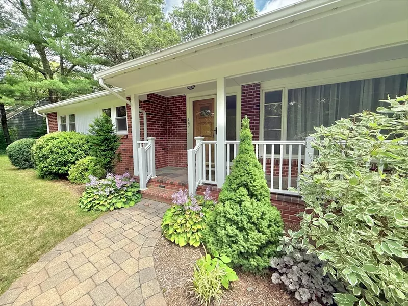 147 Mill St, Westwood, MA 02090