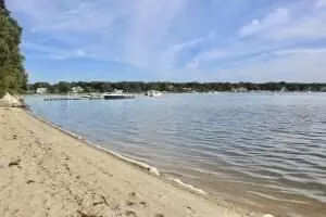 Falmouth, MA 02536,49 Saint Marks Rd