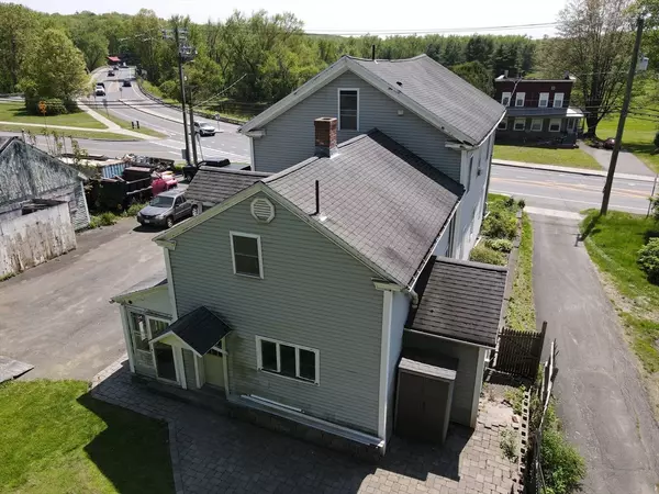 Greenfield, MA 01301,427-429 Deerfield St