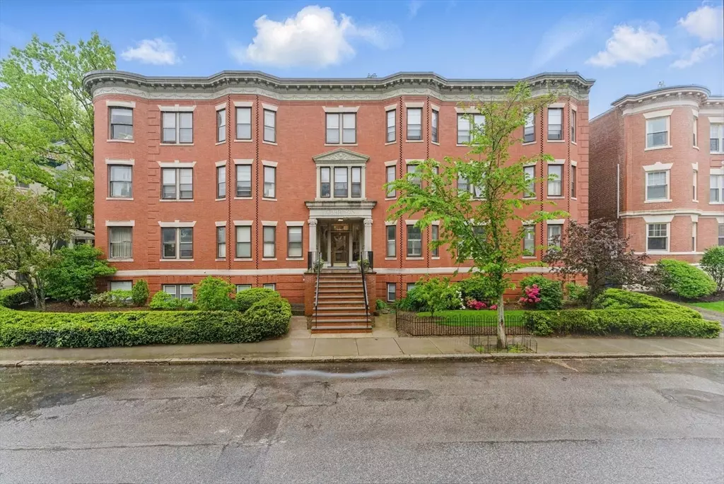 Brookline, MA 02445,16 Garrison Rd #7