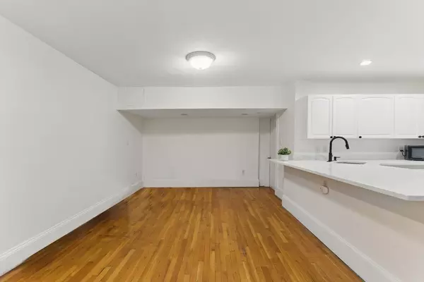 Brookline, MA 02445,16 Garrison Rd #7