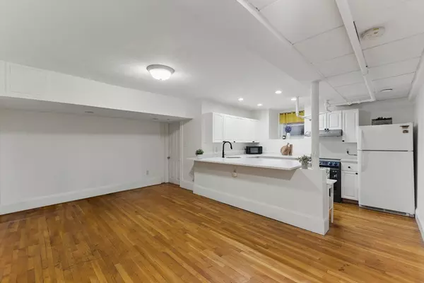 Brookline, MA 02445,16 Garrison Rd #7