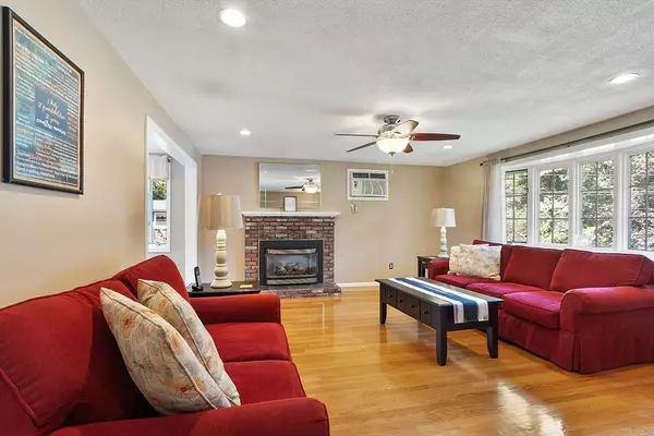 Billerica, MA 01821,8 Brookdale Cir