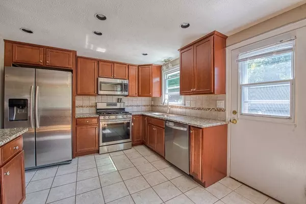 Sharon, MA 02067,16 Indian Ln