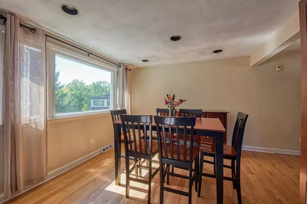 Sharon, MA 02067,16 Indian Ln