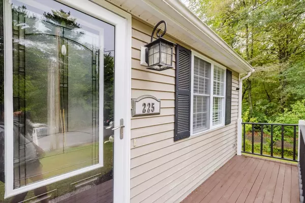 Taunton, MA 02780,225 Princess Kate Cir