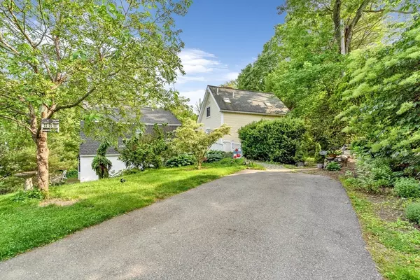 Acton, MA 01720,2 Clover Hill Road