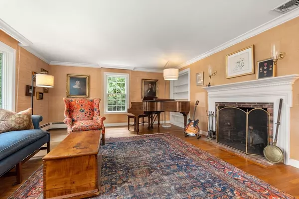 Weston, MA 02493,50 Hubbard Rd