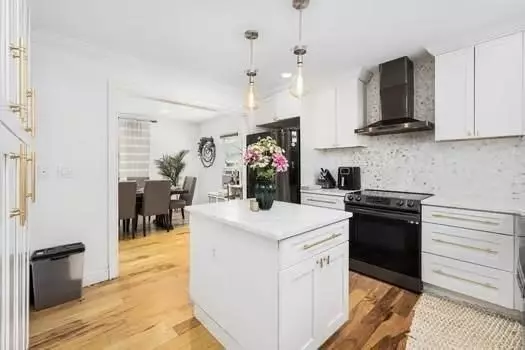 Johnston, RI 02919,10 S Long St