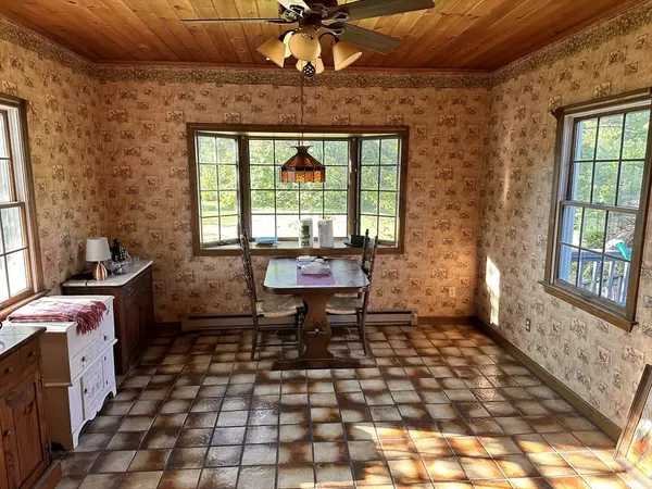 Wilbraham, MA 01095,1028 Tinkham Rd