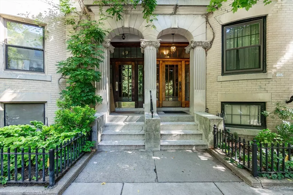 Brookline, MA 02446,47 Winchester St. #2