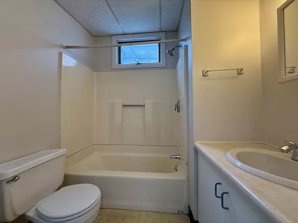 North Attleboro, MA 02760,346 Broadway #2