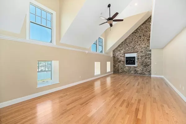 Danvers, MA 01923,152 Water St #13