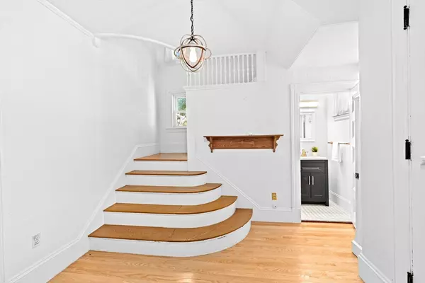 Newton, MA 02461,35 Bradford Rd