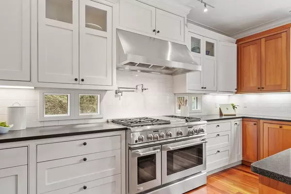 Concord, MA 01742,168 Nashawtuc Rd