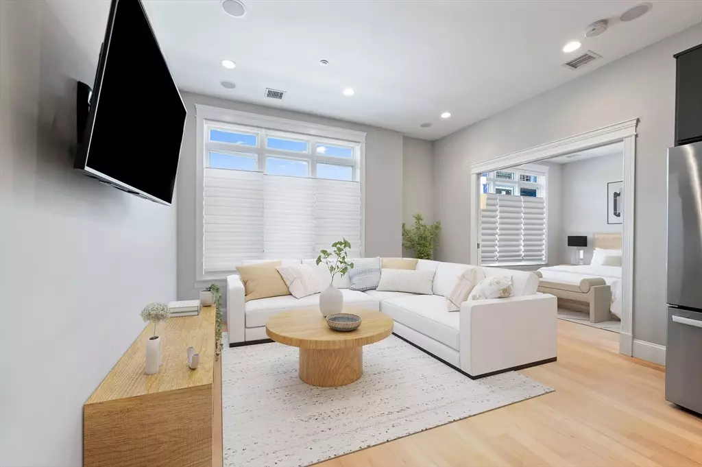 Boston, MA 02127,115 B St #2