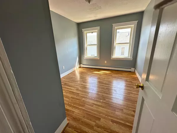 Worcester, MA 01604,32 Ames St #3