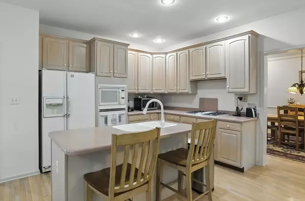 Bedford, MA 01730,7 Alder Way #7