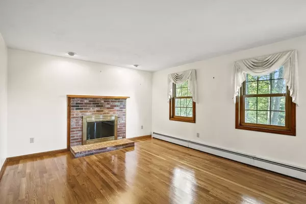 Webster, MA 01570,14 Longview Avenue