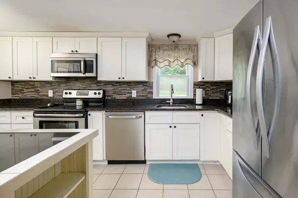 Carver, MA 02330,81 Center