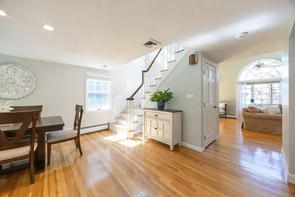 Lynnfield, MA 01940,967 Summer St