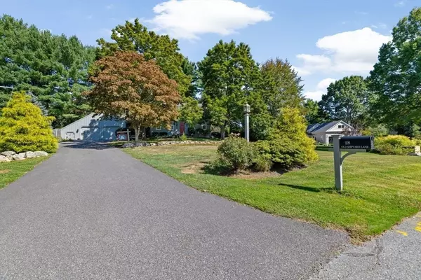 Hanover, MA 02339,28 Old Shipyard Ln