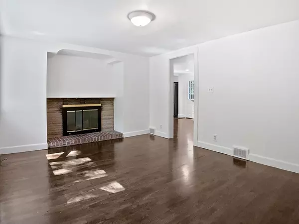 Franklin, MA 02038,484 Pleasant St