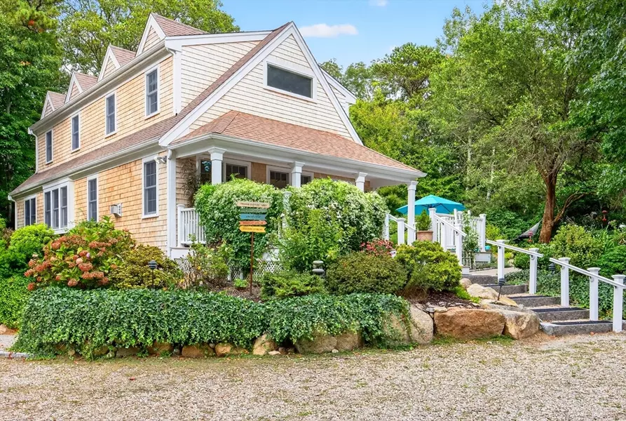 819 West Falmouth Hwy, Falmouth, MA 02540