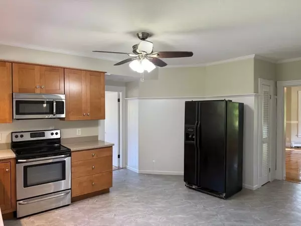 Leicester, MA 01542,666 Pleasant St #1