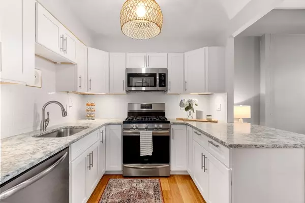 Dedham, MA 02026,7 S Stone Mill Drive #403