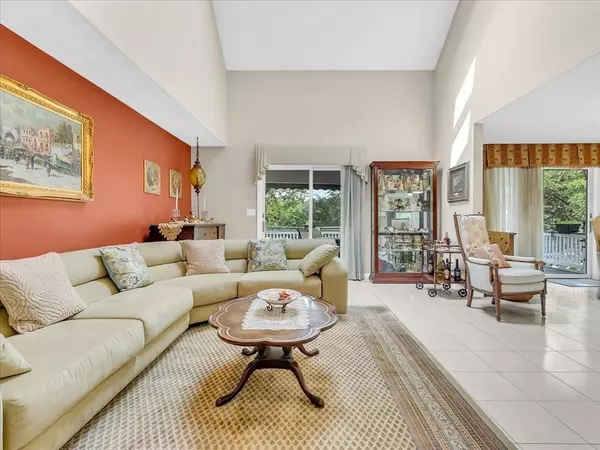 Saugus, MA 01906,51 Walnut St