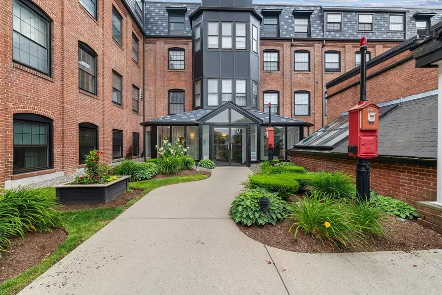 21 Linden St #210, Quincy, MA 02135