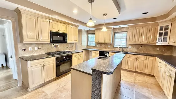 Waltham, MA 02452,135-137 Summer St #135