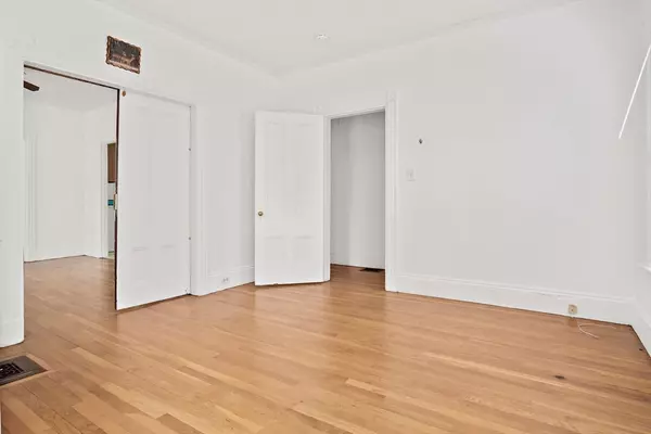 Everett, MA 02149,4 Harris Ave #1