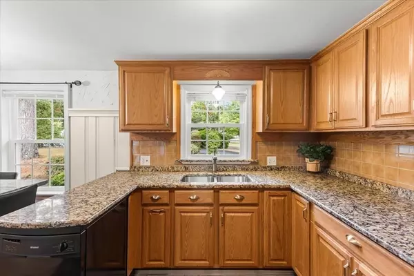 Bourne, MA 02532,85 Maple St