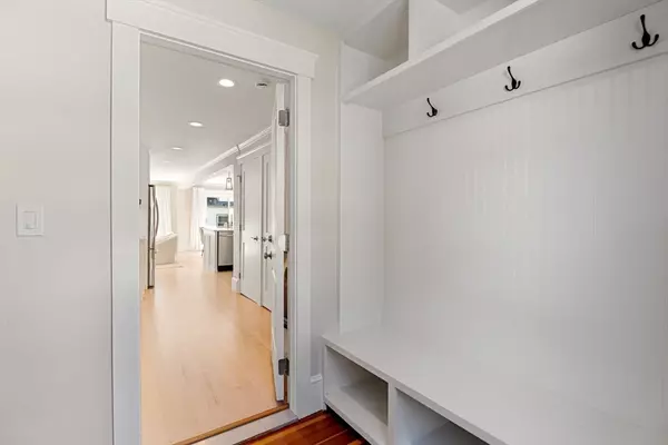 Salem, MA 01970,57 Endicott St #2