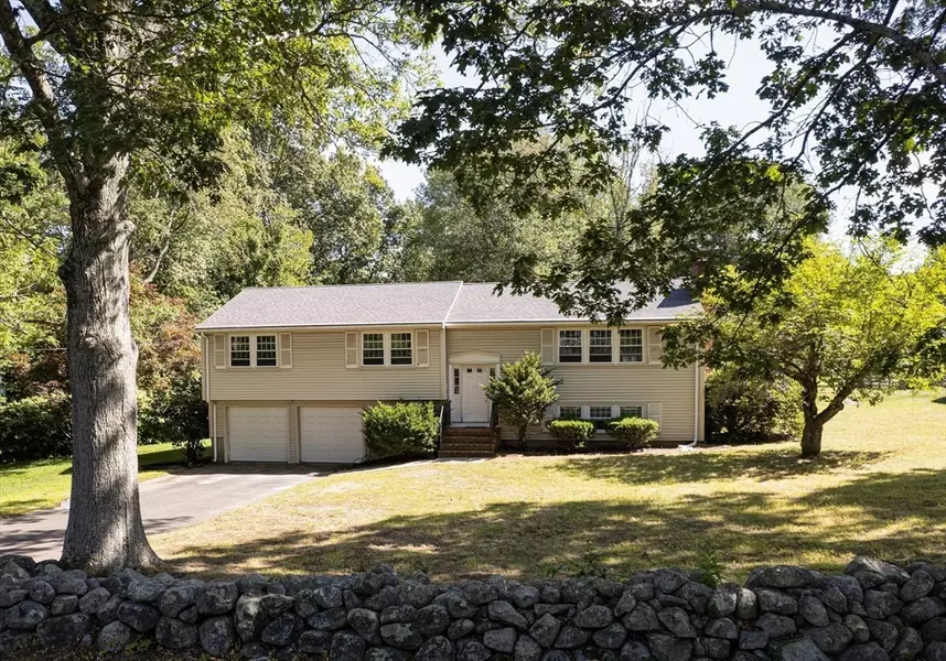 15 Chamberlain Street, Hopkinton, MA 01748