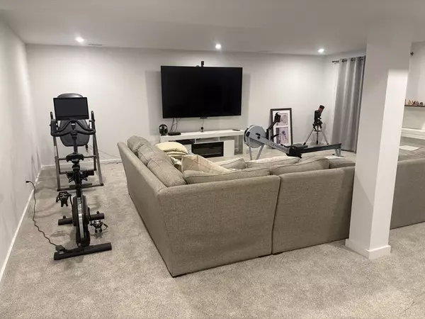 Weston, MA 02493,416 Conant Rd