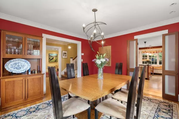 Newton, MA 02465,4 Hosmer Cir