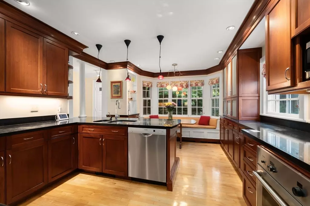 Newton, MA 02465,4 Hosmer Cir