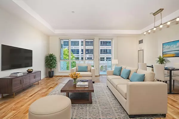 Medford, MA 02155,100 Station Landing #403