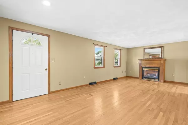 Lowell, MA 01852,28 Briarwood Rd.