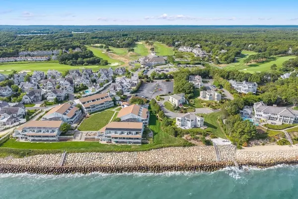 Mashpee, MA 02649,90 Shore Dr W #16D