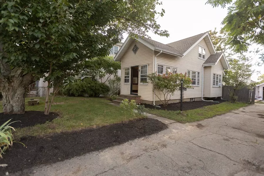 29 Oval Rd, Quincy, MA 02170