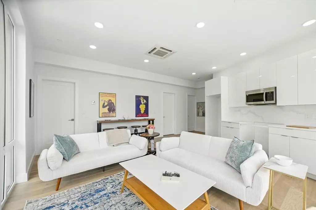 Boston, MA 02135,38 Hichborn #406