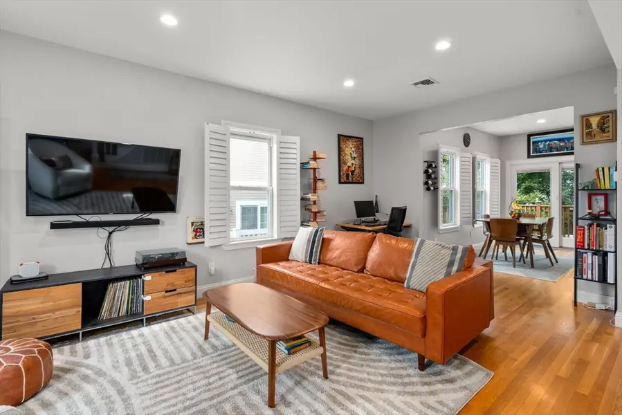 15 Ash St #15, Belmont, MA 02478