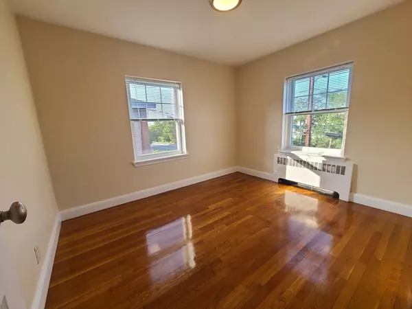 Quincy, MA 02170,429 Newport Ave #4