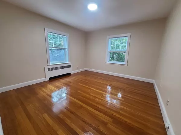 Quincy, MA 02170,429 Newport Ave #4