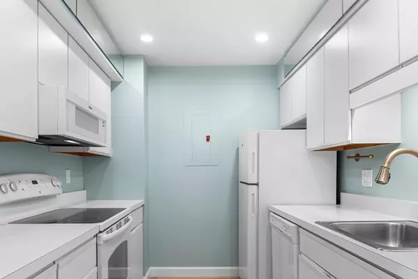 Andover, MA 01810,22 Railroad St #311